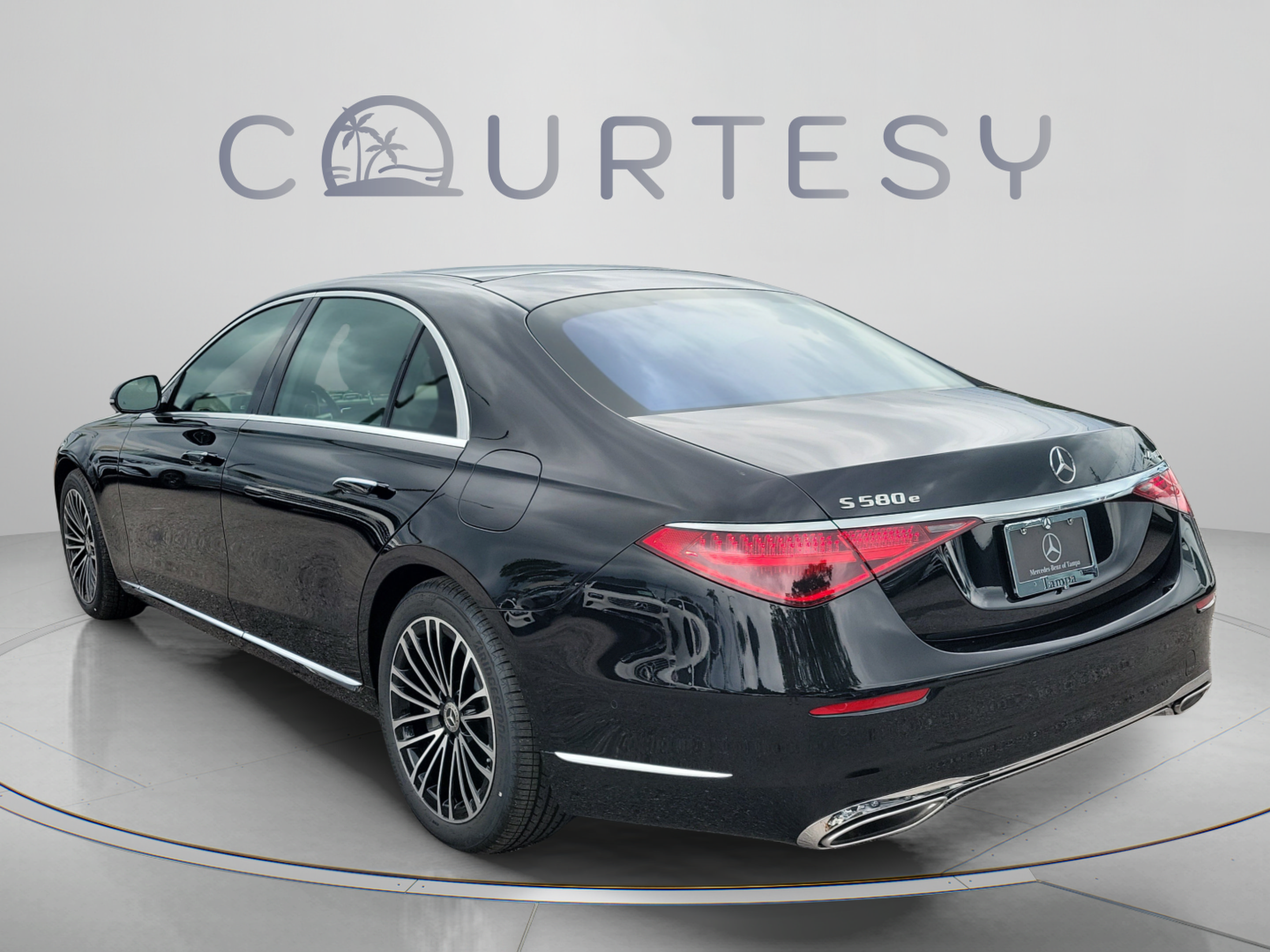 New 2026 Mercedes-Benz S 580e 4MATIC Sedan image 2