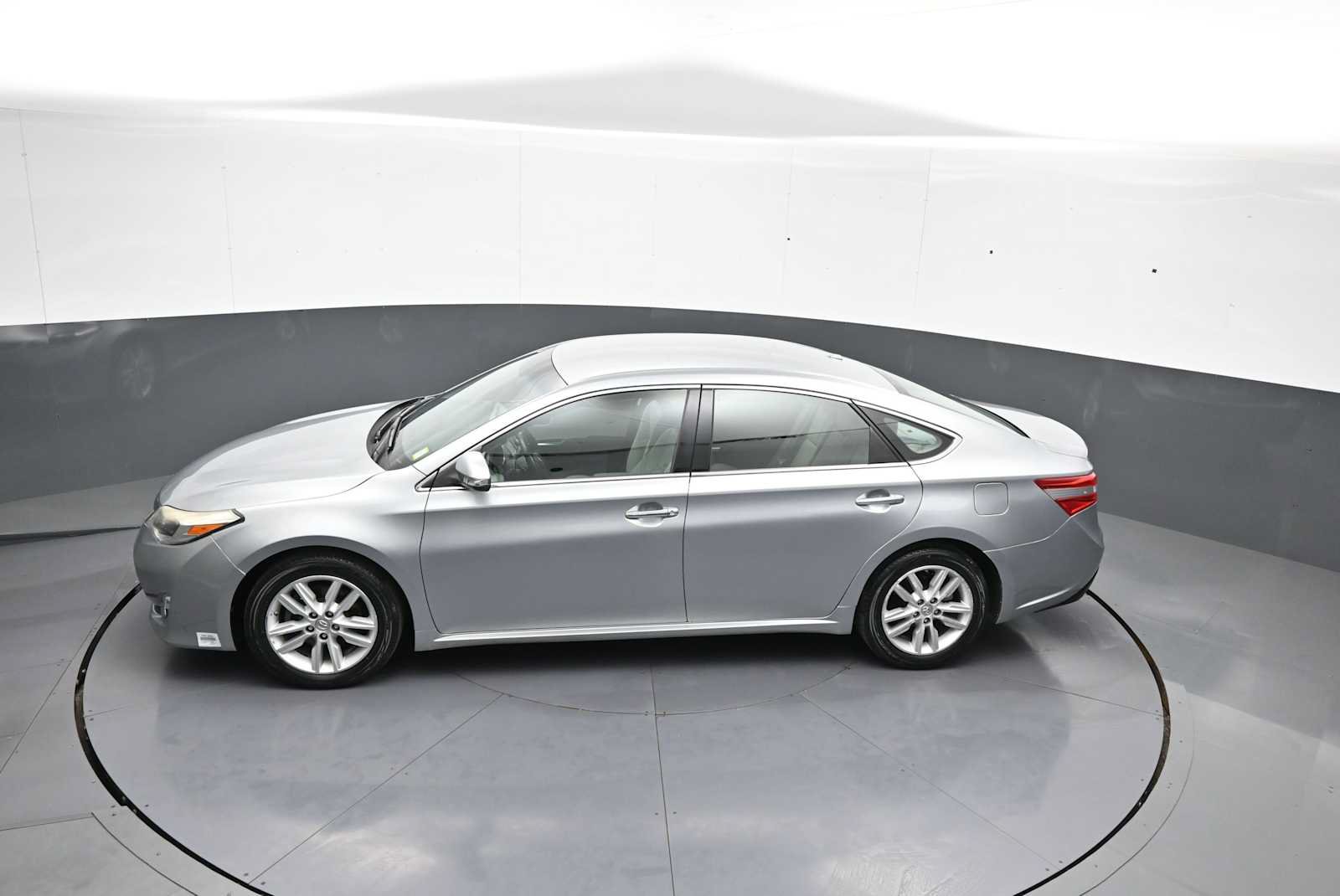 Used 2015 Toyota Avalon XLE FWD image 39