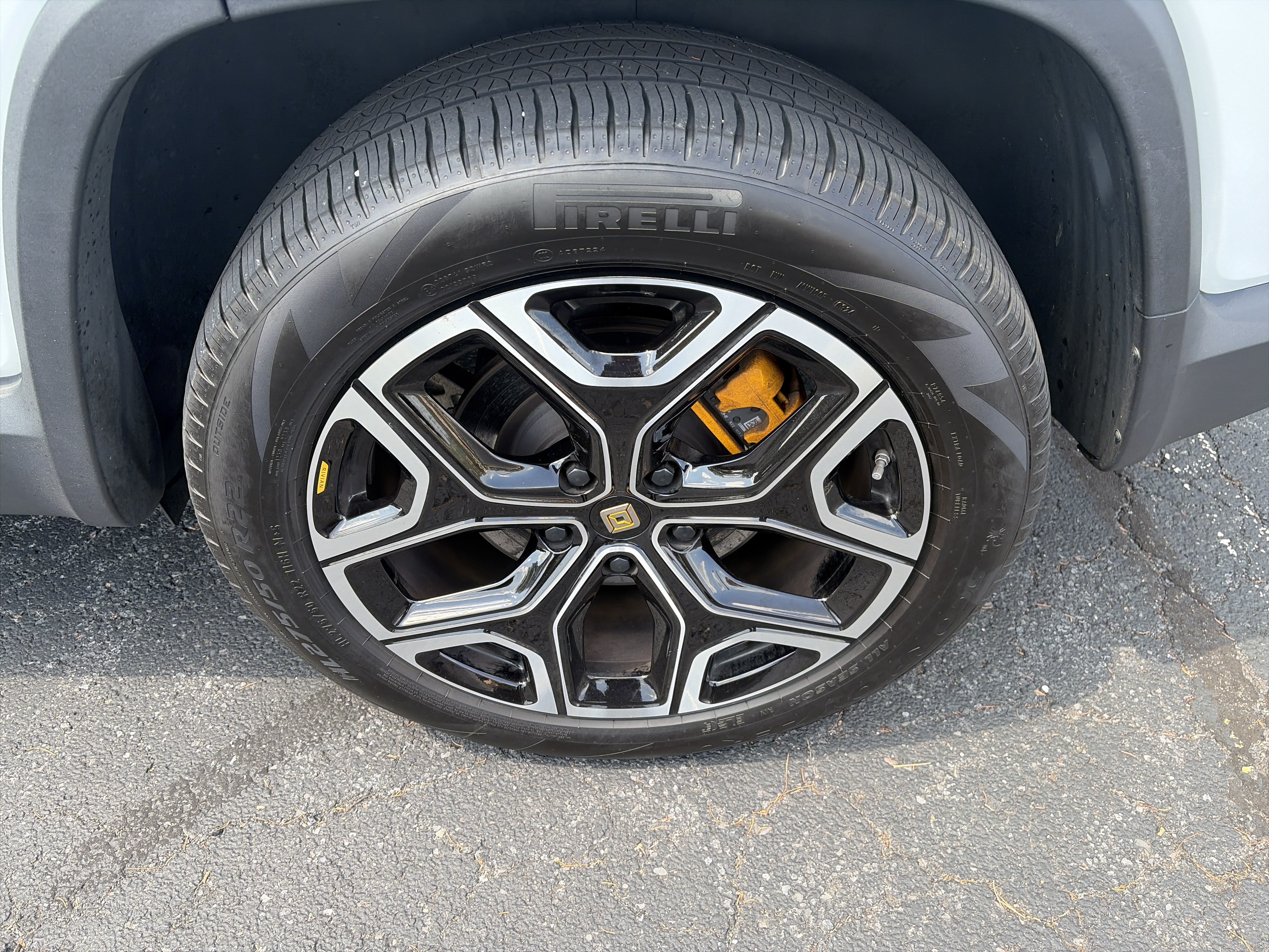 Used 2022 Rivian R1S Launch Edition AWD/4WD image 16