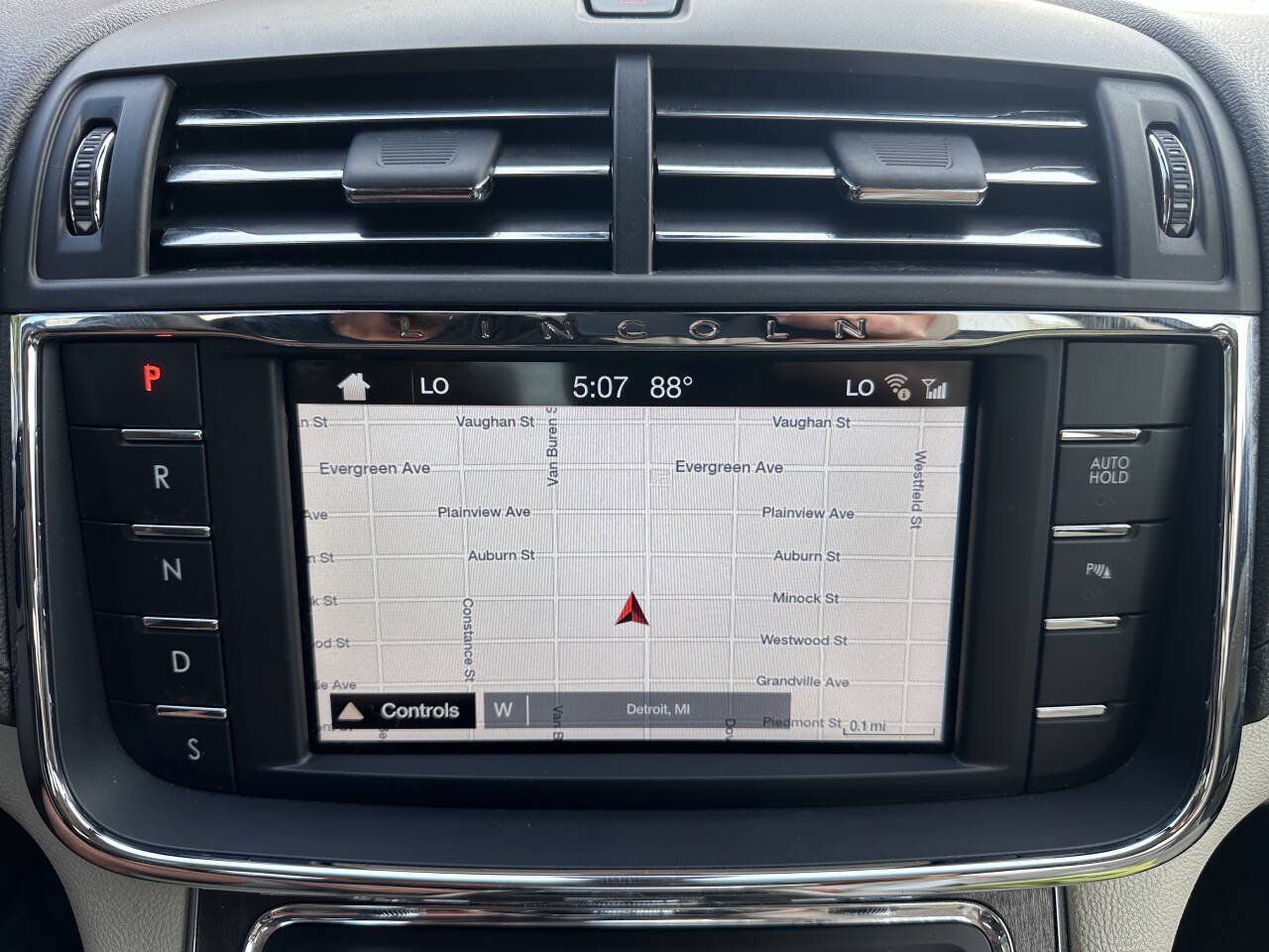 Used 2018 Lincoln Continental Select w/ Continental Climate Package FWD image 21