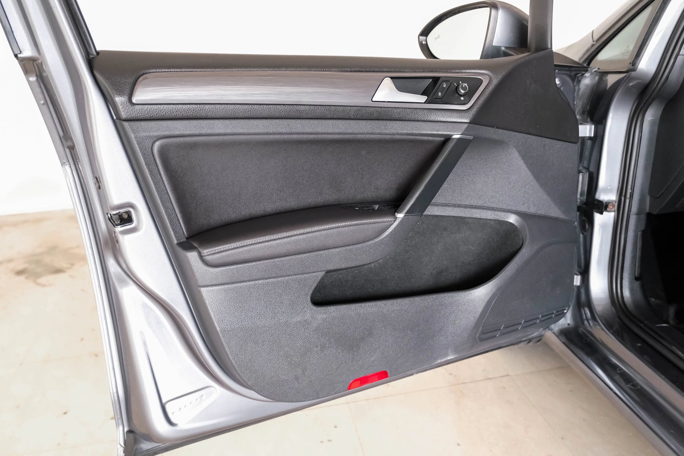 Used 2019 Volkswagen Golf SE FWD image 37