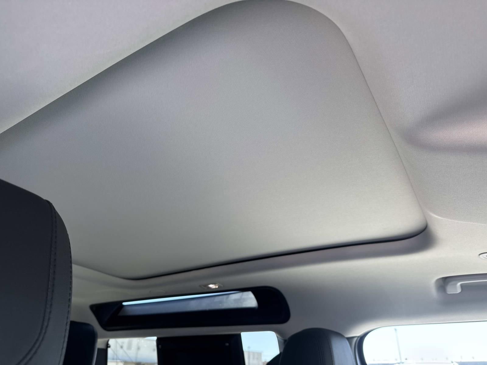 Used 2024 Land Rover Defender 90 S image 10