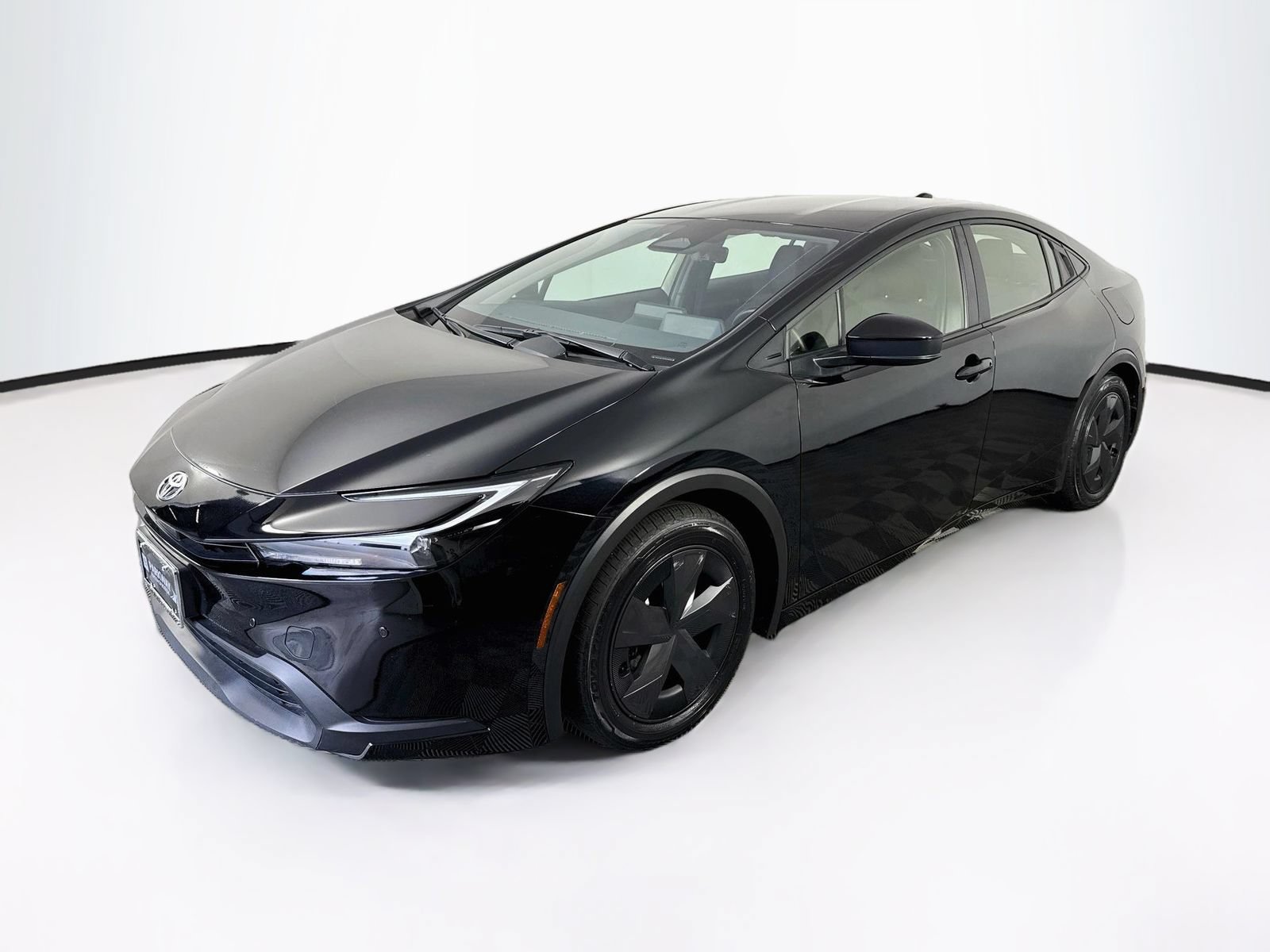 Certified 2025 Toyota Prius LE FWD image 3