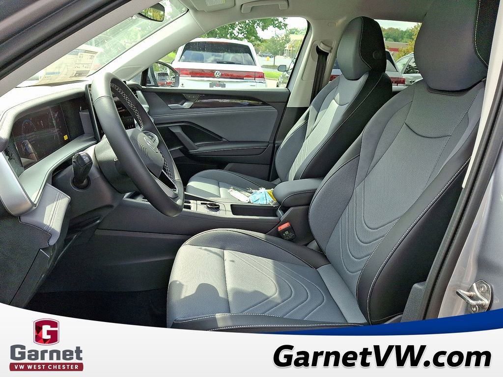 New 2025 Volkswagen Tiguan SE image 6