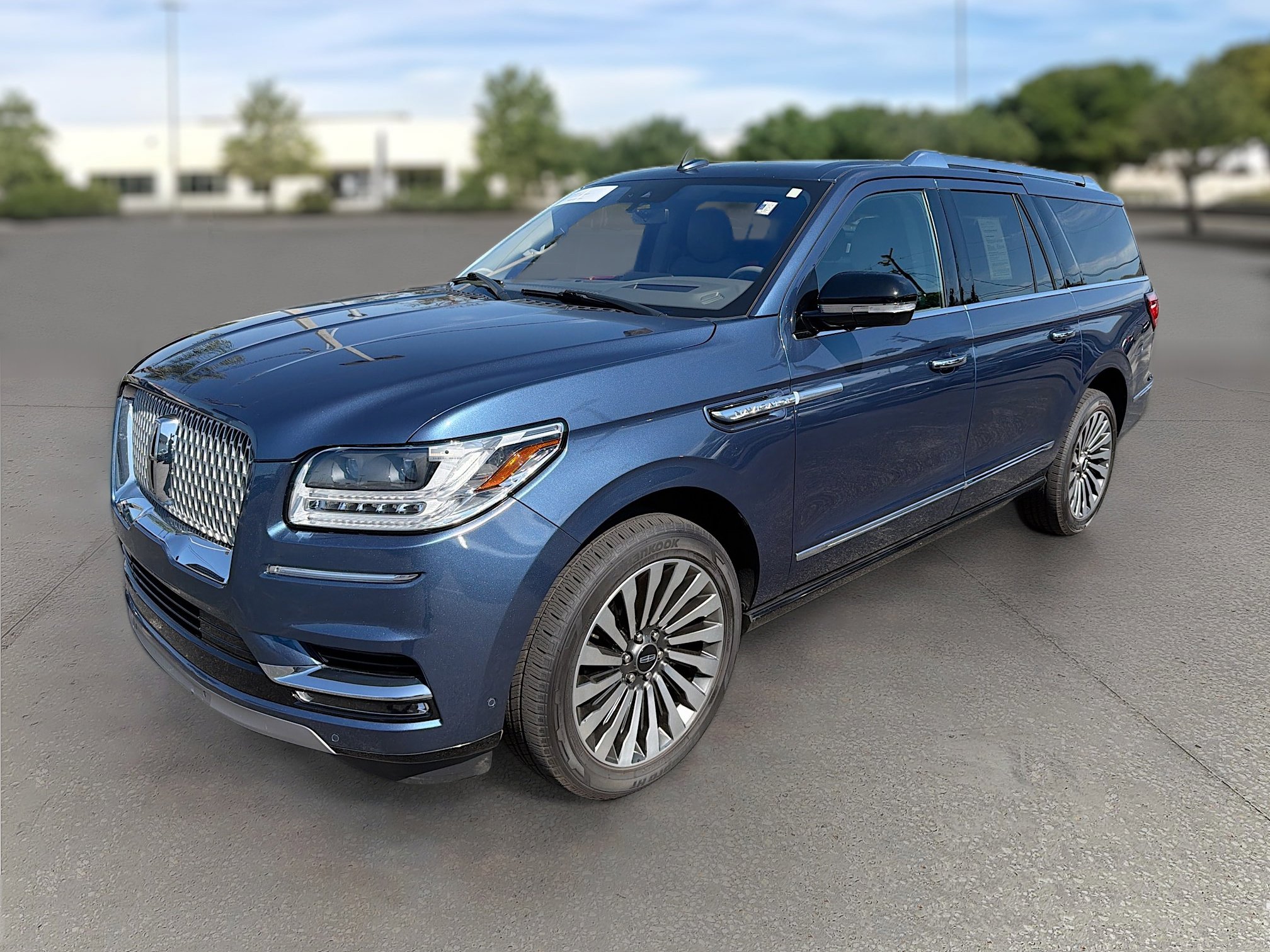 Certified 2019 Lincoln Navigator L Reserve AWD/4WD image 3