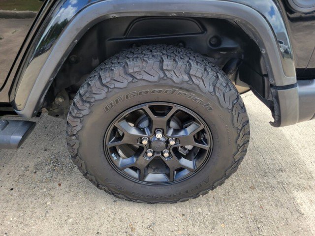 Used 2019 Jeep Wrangler Unlimited Sahara w/ Quick Order Package 24M Moab AWD/4WD image 9