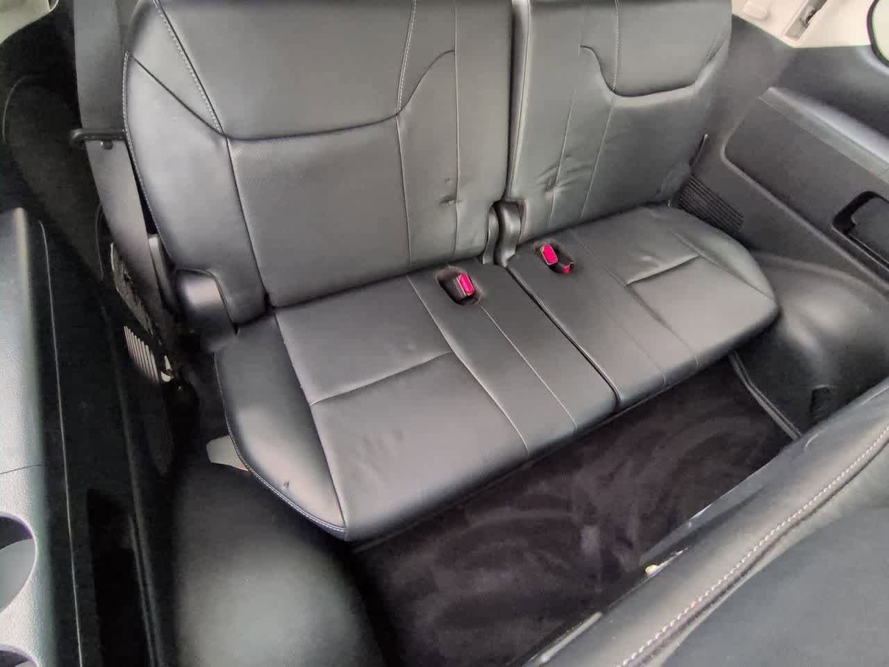 Used 2013 Lexus LX 570 4WD w/ Luxury Pkg image 22