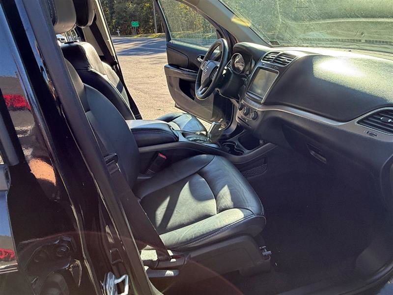 Used 2018 Dodge Journey Crossroad w/ Nav & Sun Group image 19