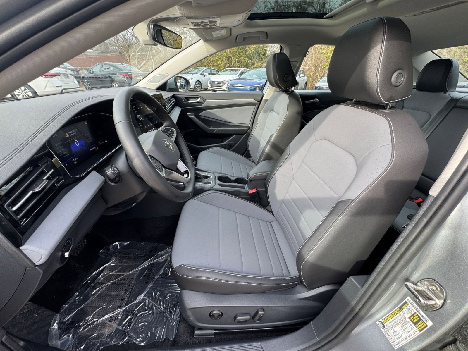 Used 2025 Volkswagen Jetta SE image 33