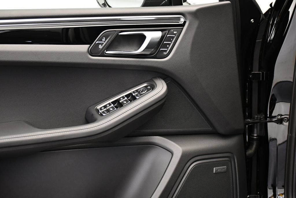 Certified 2026 Porsche Macan AWD/4WD image 36