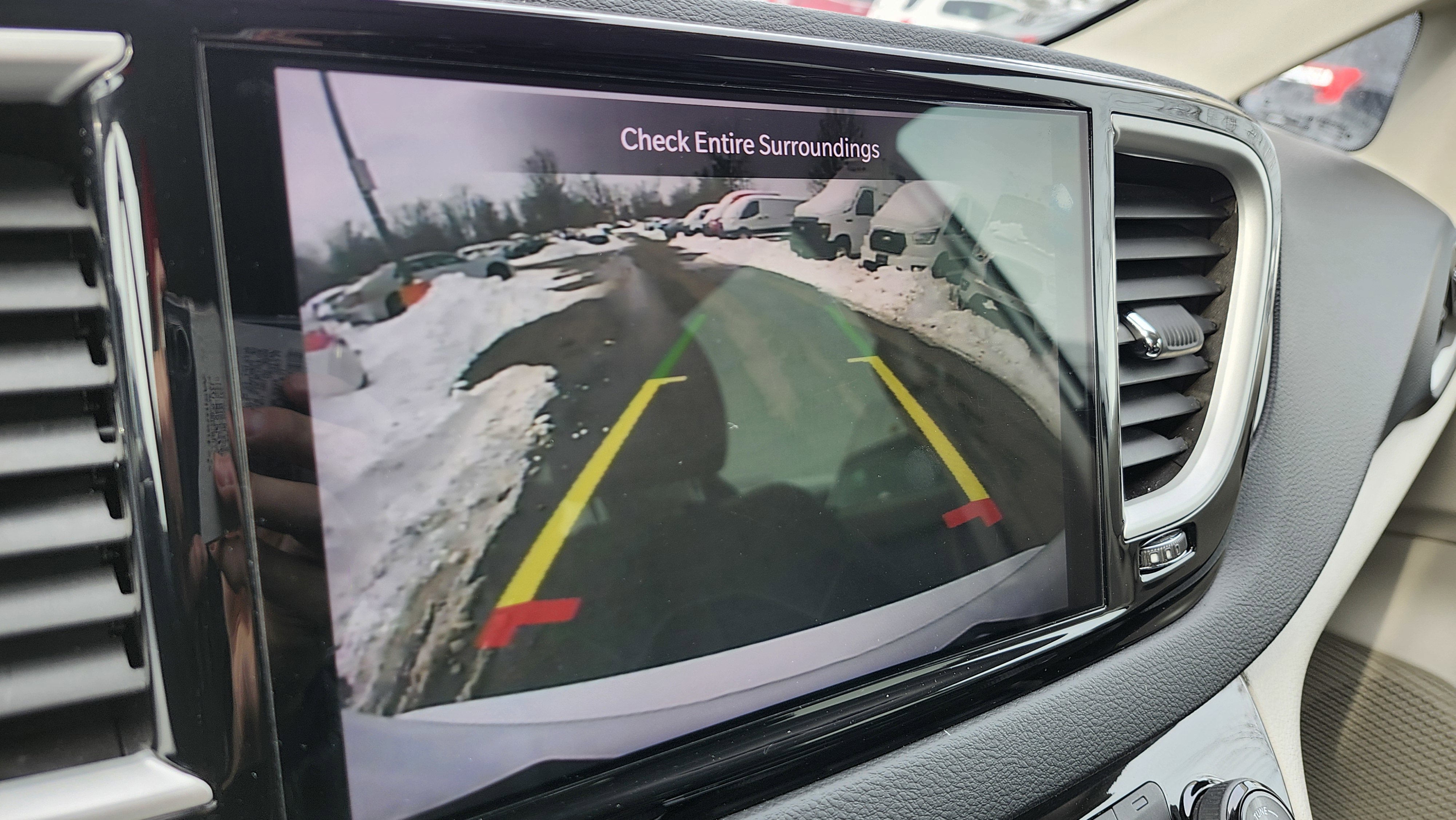 Used 2023 Chrysler Pacifica Touring-L image 2