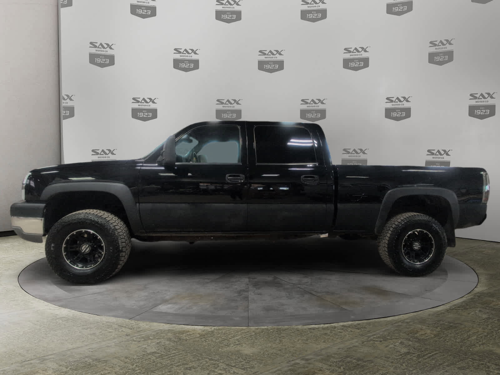 Used 2004 Chevrolet Silverado 2500 LS AWD/4WD image 2