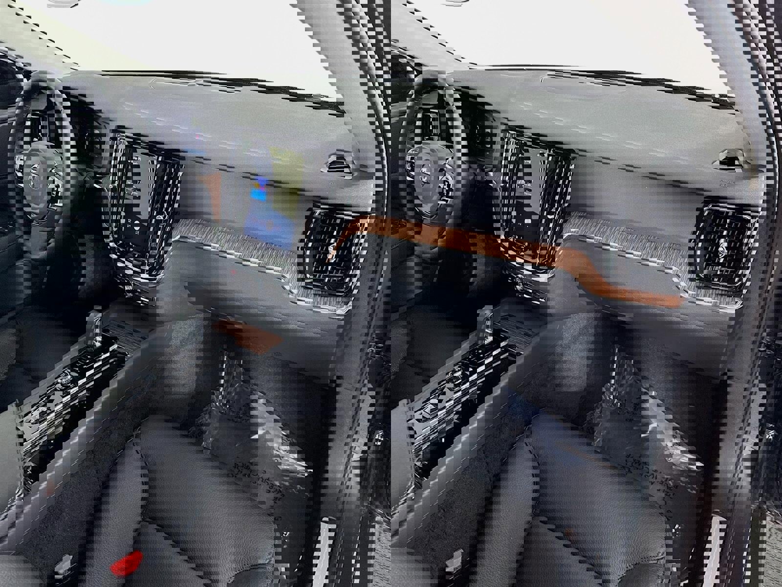 Used 2025 Volvo S60 B5 Plus image 31