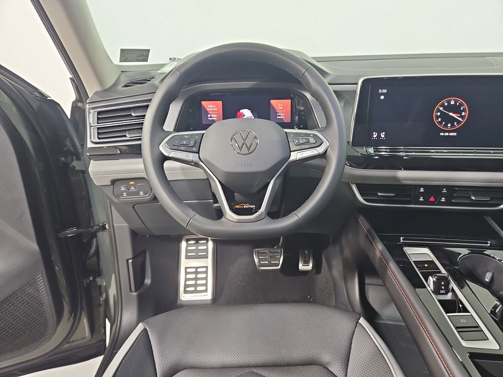 New 2026 Volkswagen Atlas Peak Edition image 3