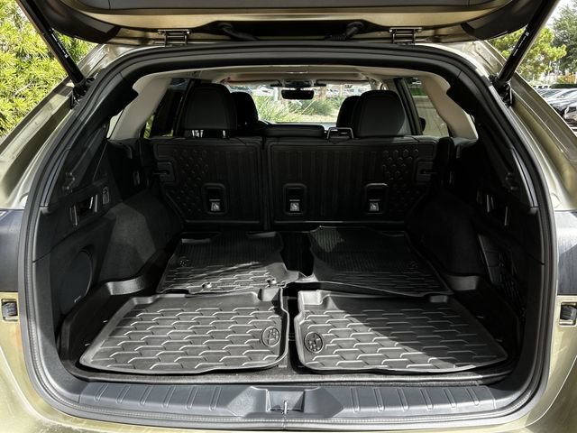 Used 2025 Subaru Outback Onyx Edition AWD/4WD image 32
