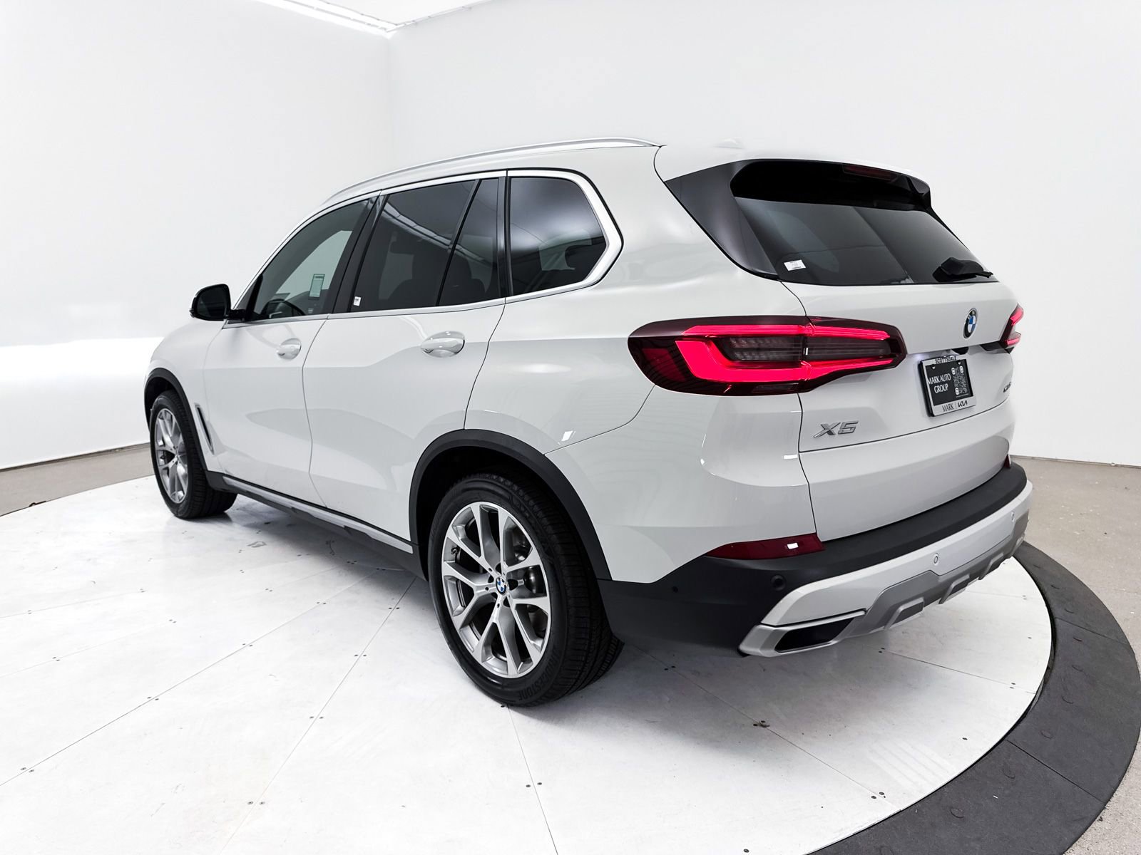 Used 2022 BMW X5 xDrive40i w/ Premium Package AWD/4WD image 18