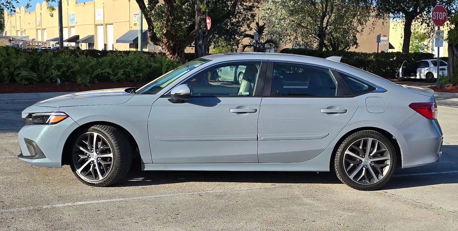 Used 2022 Honda Civic Touring image 2