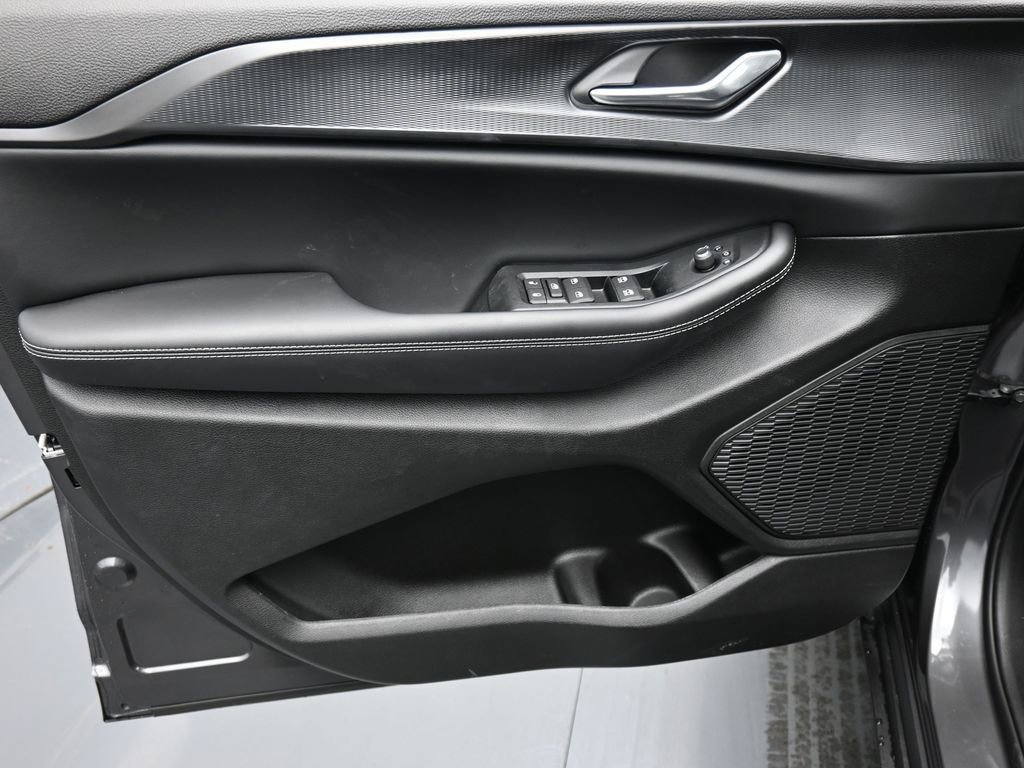 New 2025 Jeep Grand Cherokee L Altitude image 9