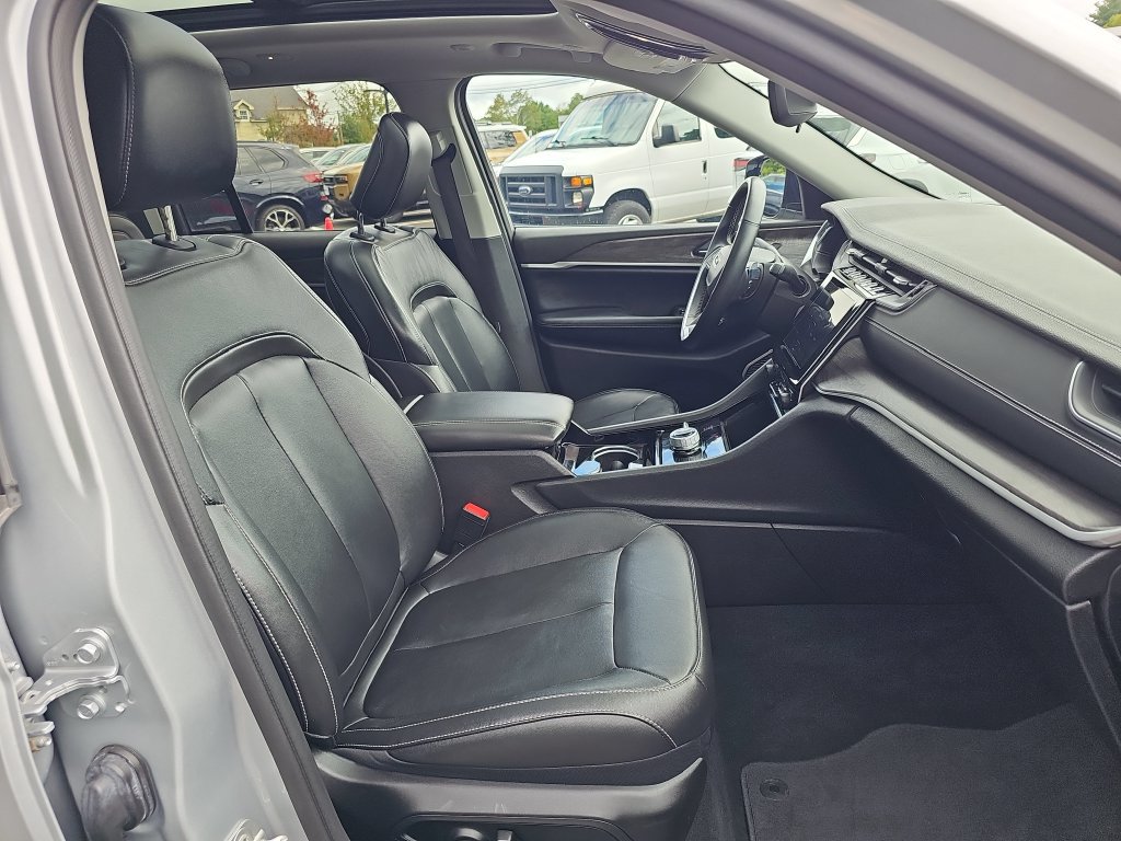 Used 2022 Jeep Grand Cherokee Limited AWD/4WD image 11