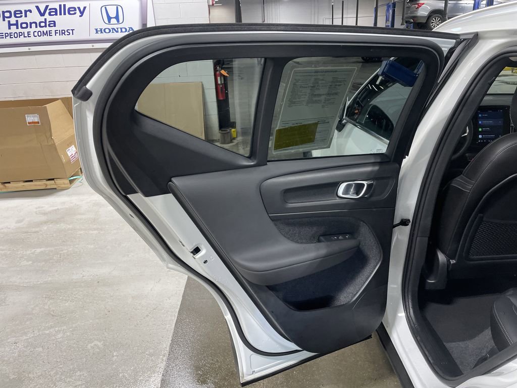 Used 2025 Volvo XC40 B5 Core AWD/4WD image 21