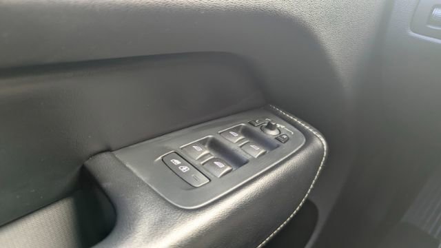 Used 2018 Volvo XC60 T6 R-Design w/ Convenience Package image 30