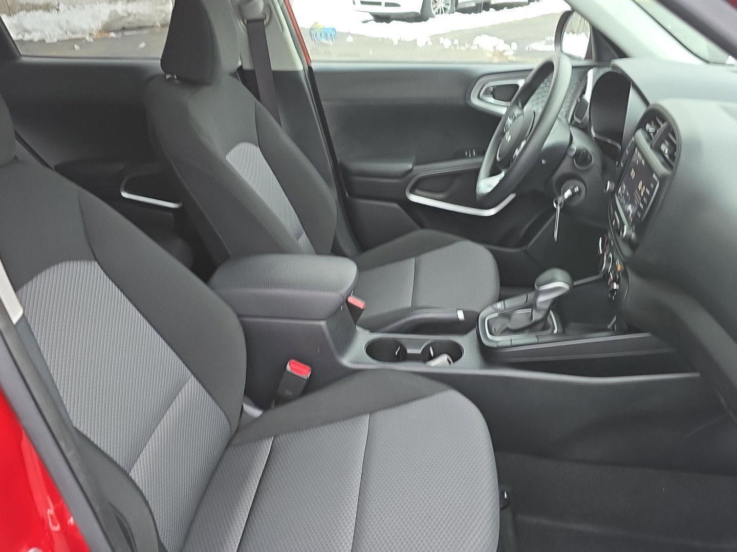 Used 2024 Kia Soul LX w/ Option Group 015 image 23