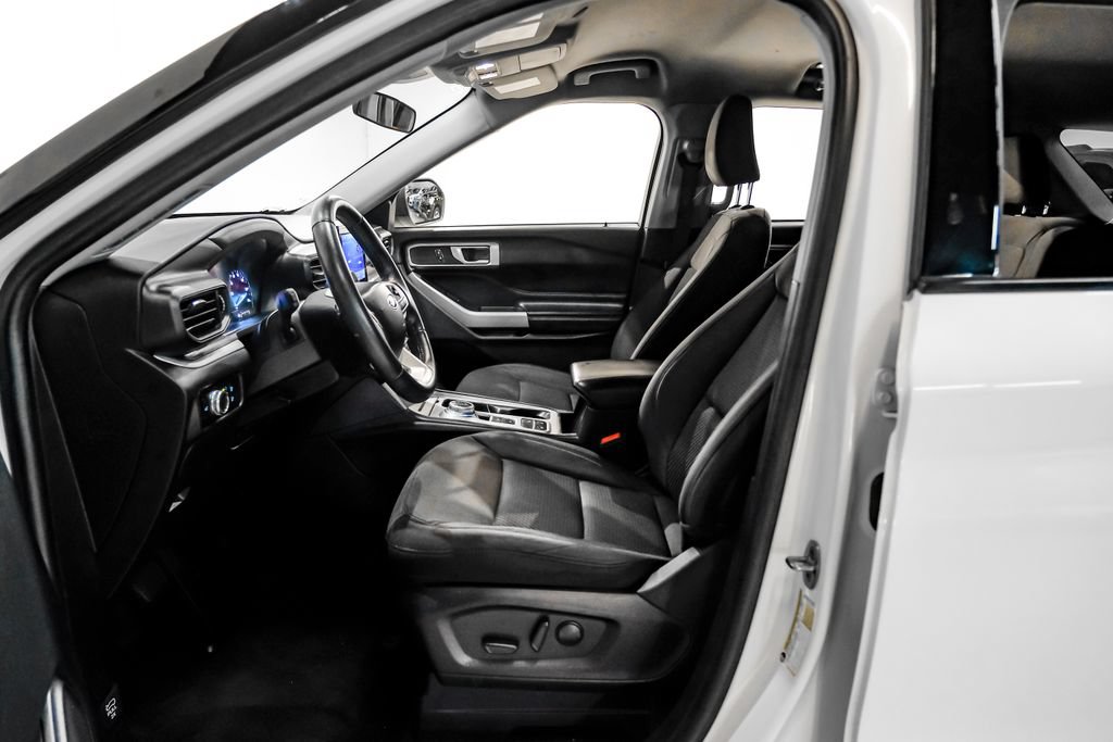 Used 2023 Ford Explorer XLT RWD image 4