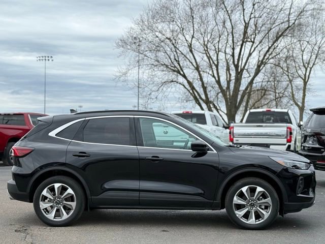 Used 2025 Ford Escape Platinum image 35