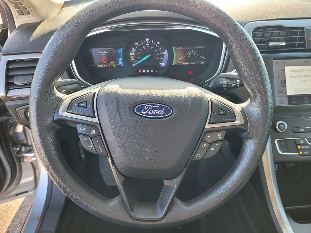 Used 2020 Ford Fusion SE image 21