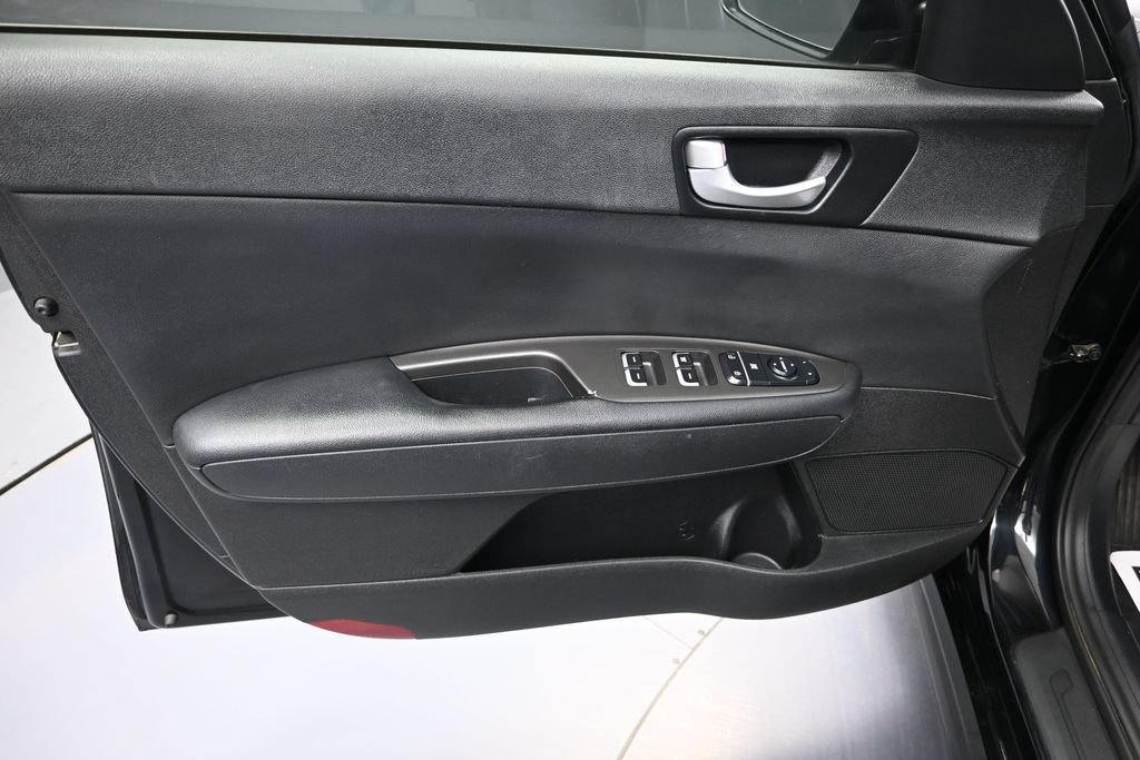 Used 2018 Kia Optima S FWD image 9