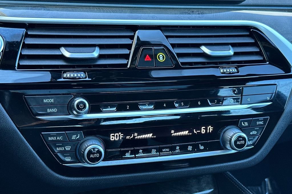 Used 2023 BMW 530e w/ M Sport Package image 23