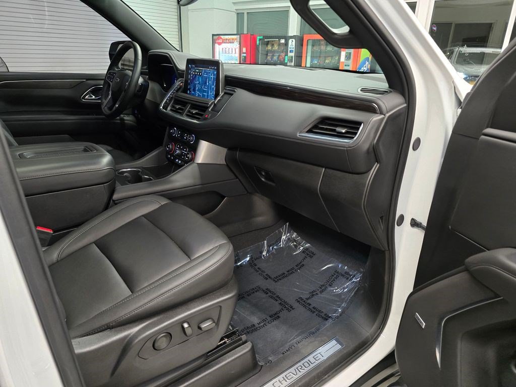 Used 2024 Chevrolet Tahoe Z71 w/ Luxury Package AWD/4WD image 35