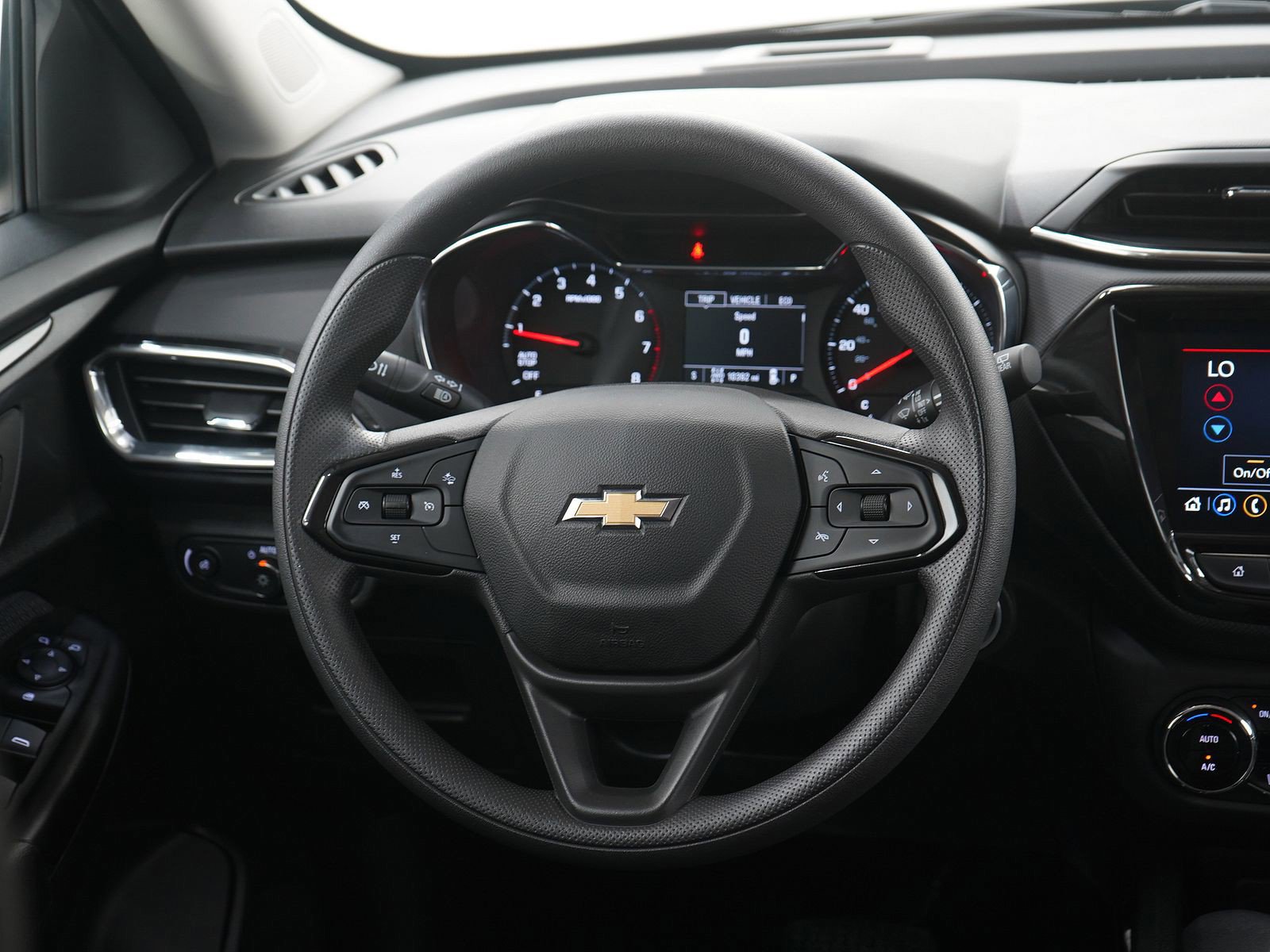 Used 2022 Chevrolet TrailBlazer LT w/ Convenience Package AWD/4WD image 14