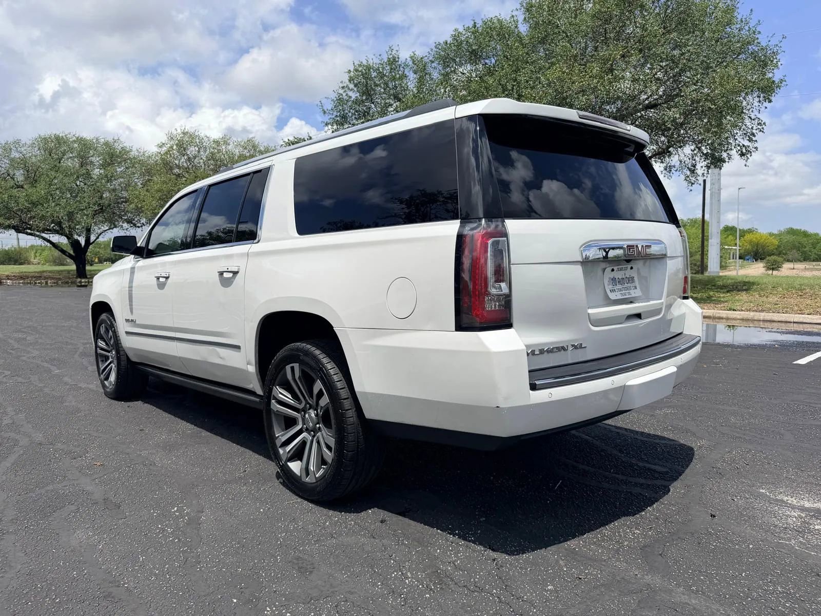 Used 2019 GMC Yukon XL Denali w/ Denali Ultimate Package RWD image 5