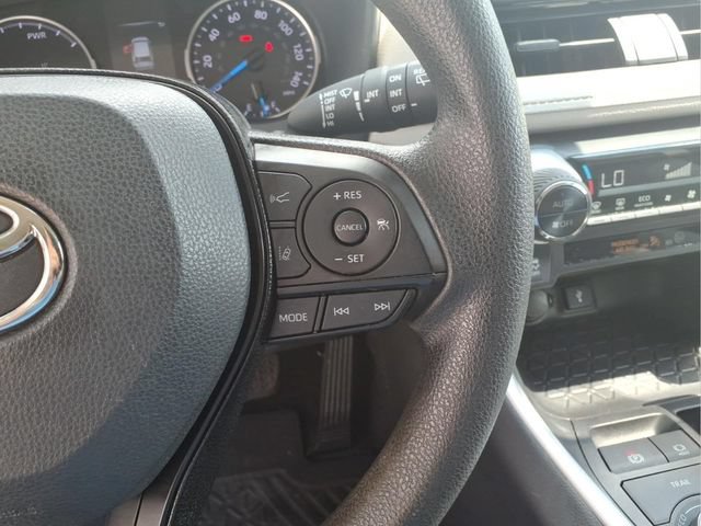 Used 2021 Toyota RAV4 XLE AWD/4WD image 17