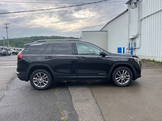 Used 2022 GMC Terrain SLT w/ Tech Package AWD/4WD image 4
