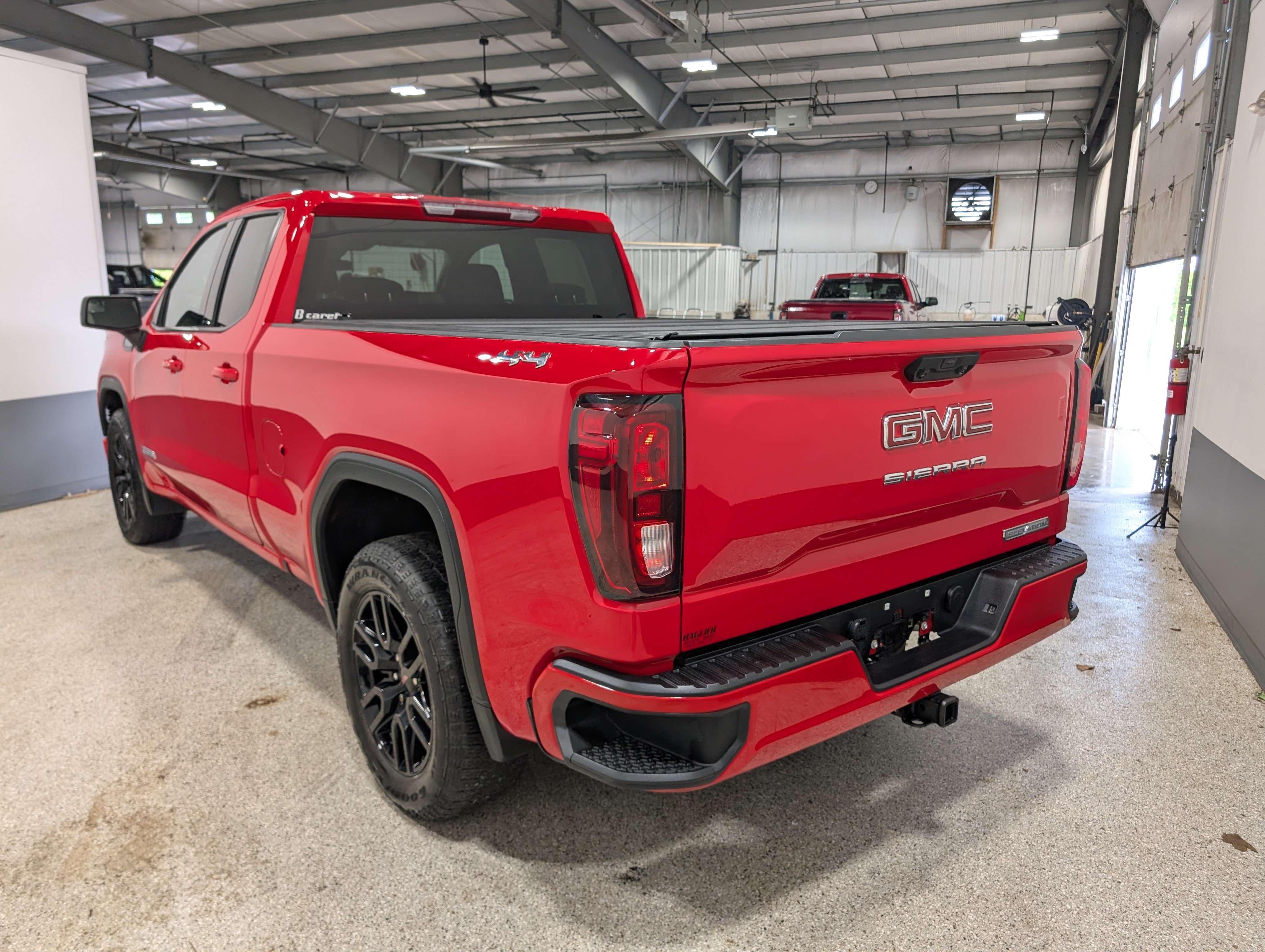 Used 2023 GMC Sierra 1500 Elevation AWD/4WD image 5