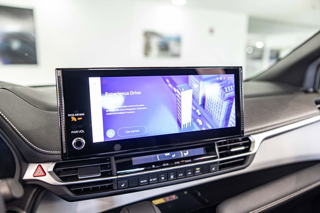 Used 2025 Toyota Sienna XSE image 30