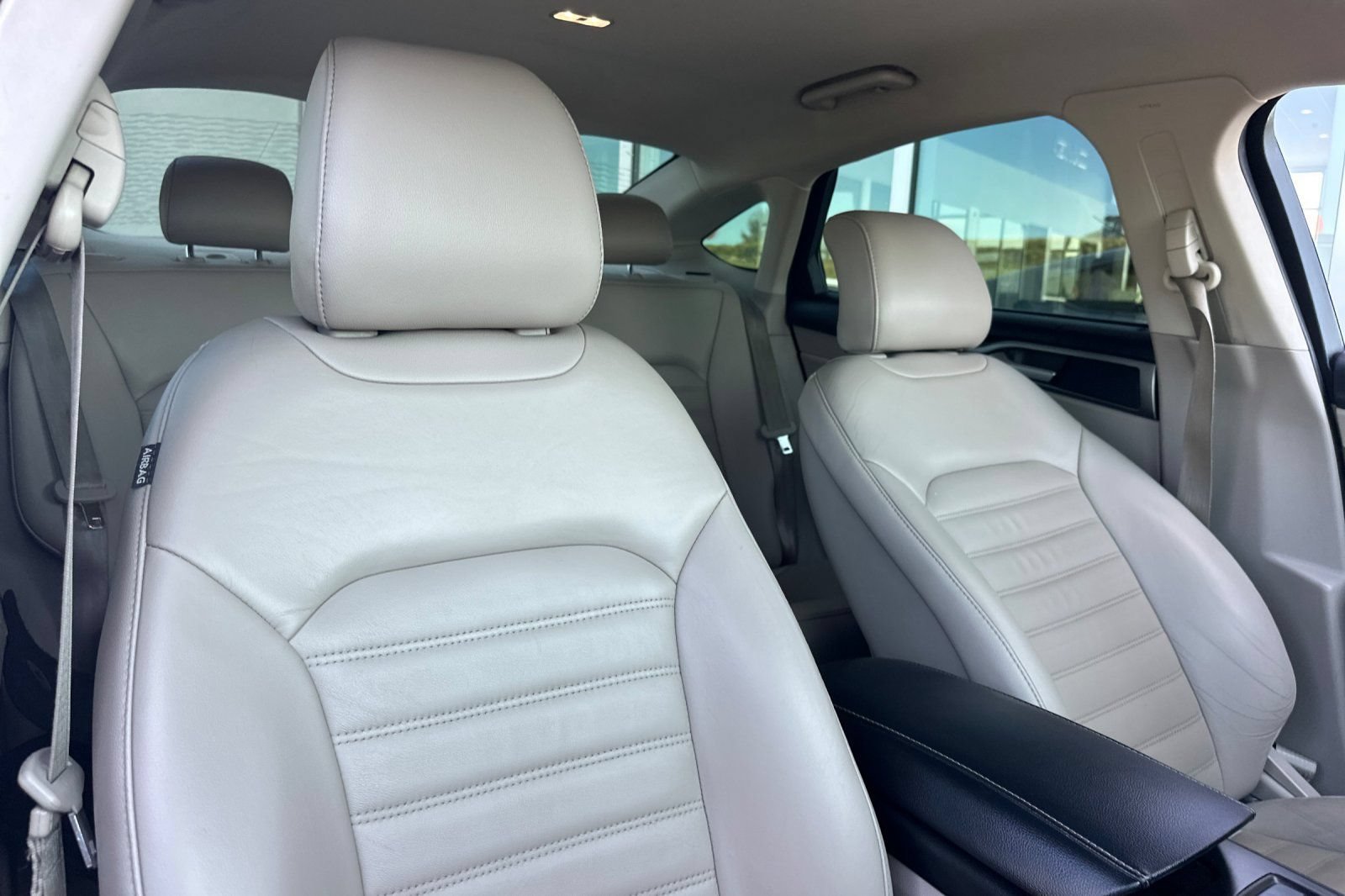 Used 2018 Ford Fusion SE FWD image 15