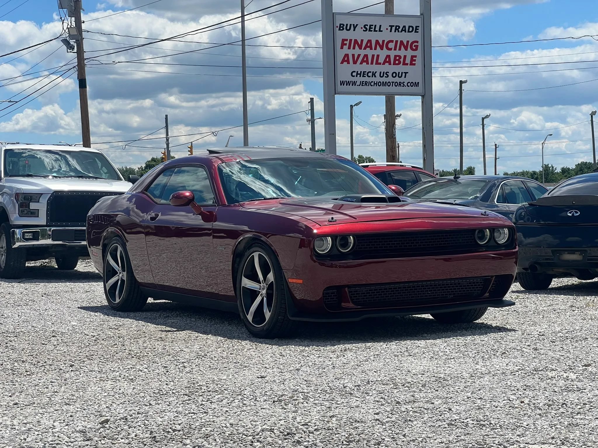Used 2017 Dodge Challenger R/T RWD image 2