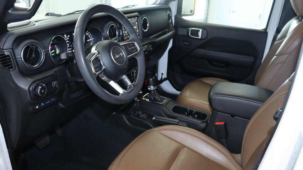 Used 2023 Jeep Wrangler Unlimited Sahara AWD/4WD image 21
