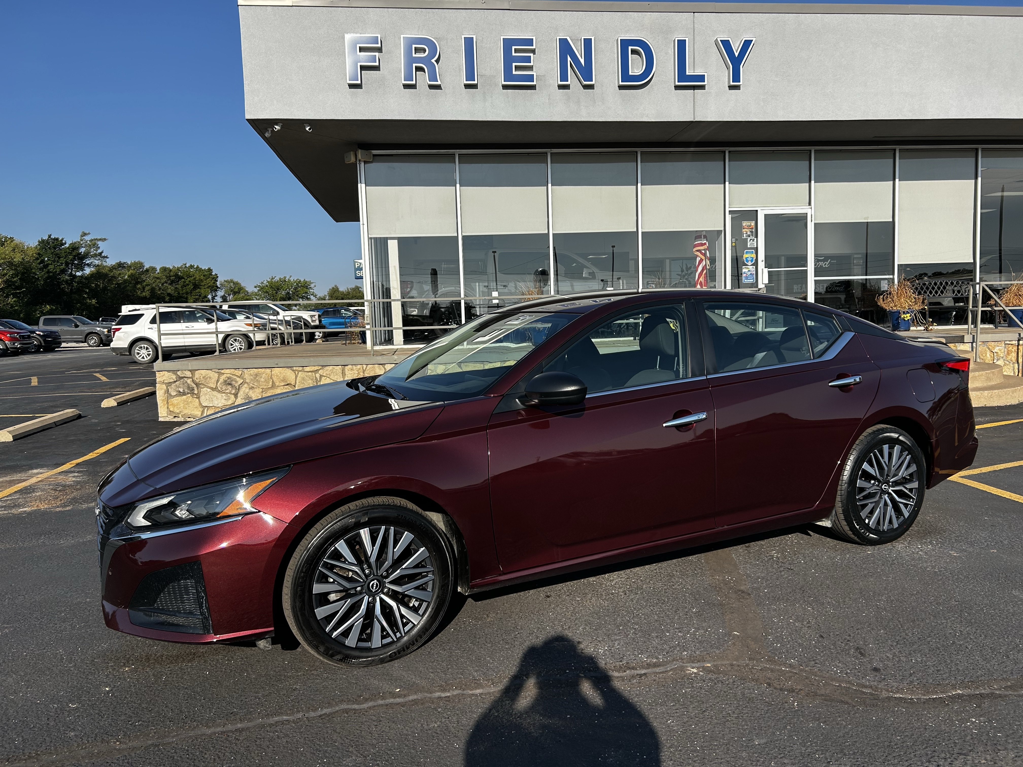Used 2025 Nissan Altima 2.5 SV FWD image 2