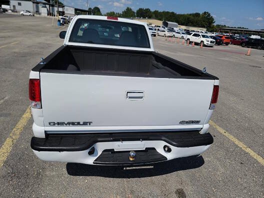 Used 2003 Chevrolet S10 Pickup 2WD Extended Cab w/ Convenience Package image 3
