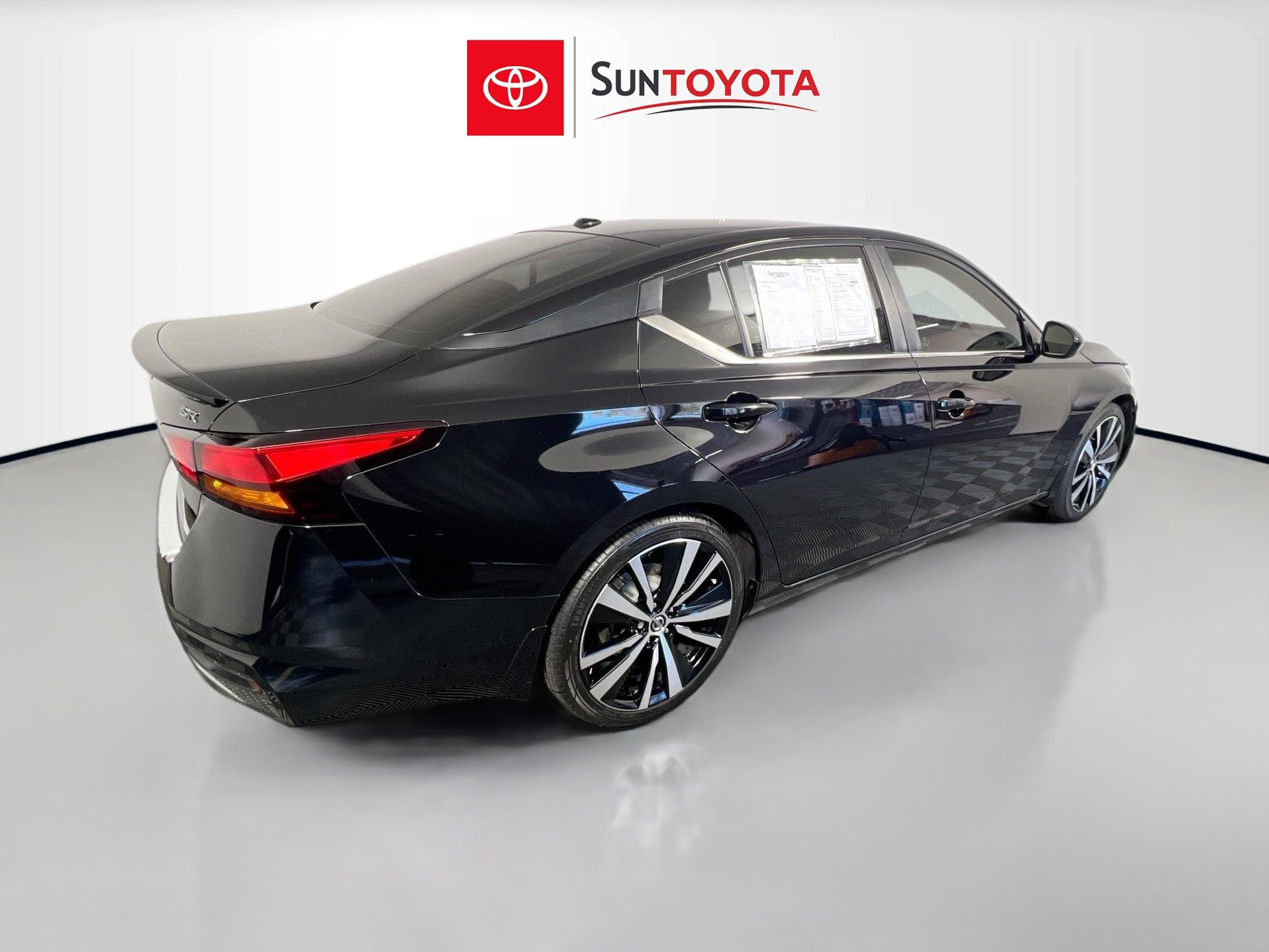 Used 2022 Nissan Altima 2.5 SR image 2