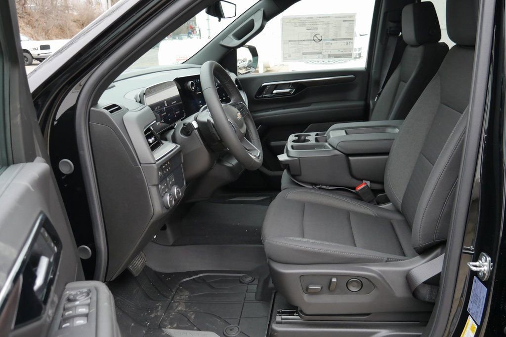 New 2026 Chevrolet Suburban LS image 8