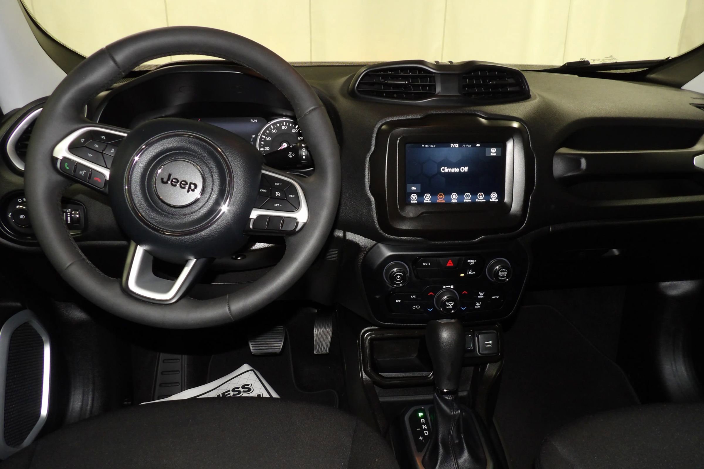 Used 2021 Jeep Renegade Latitude FWD image 13