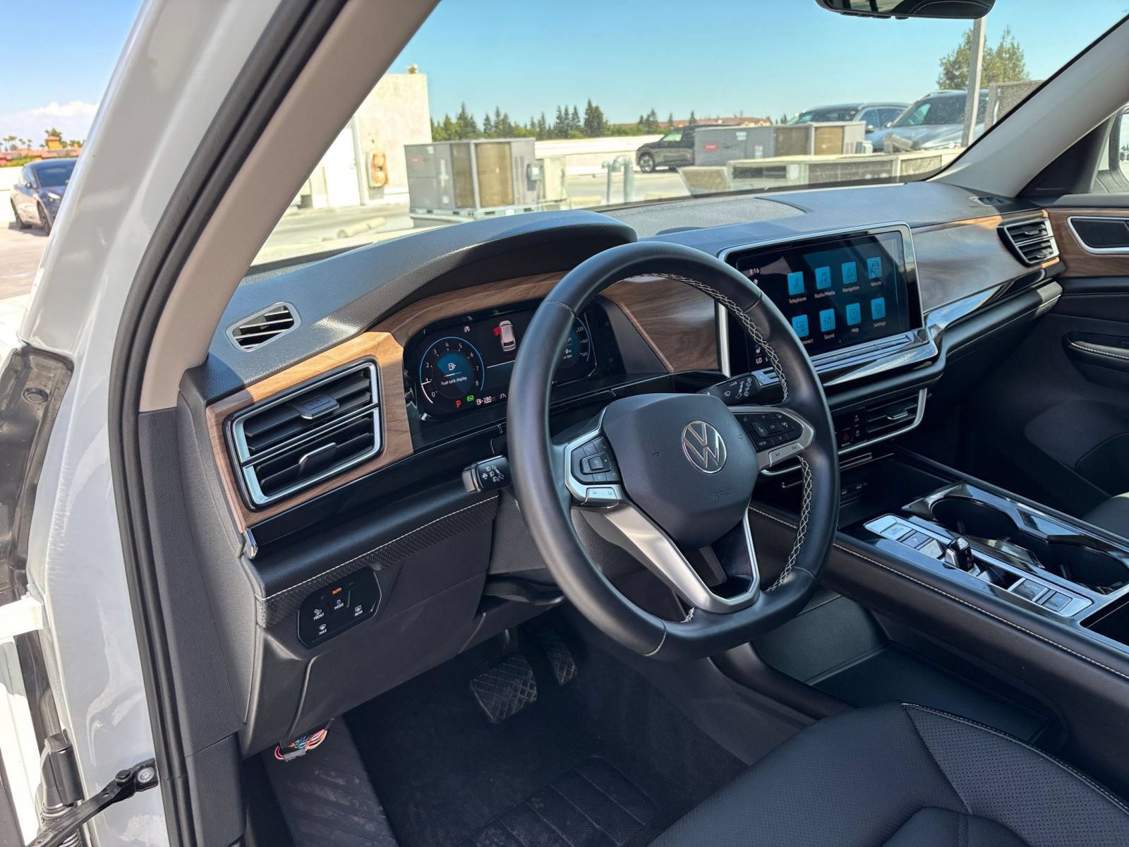 Used 2026 Volkswagen Atlas SE FWD image 37