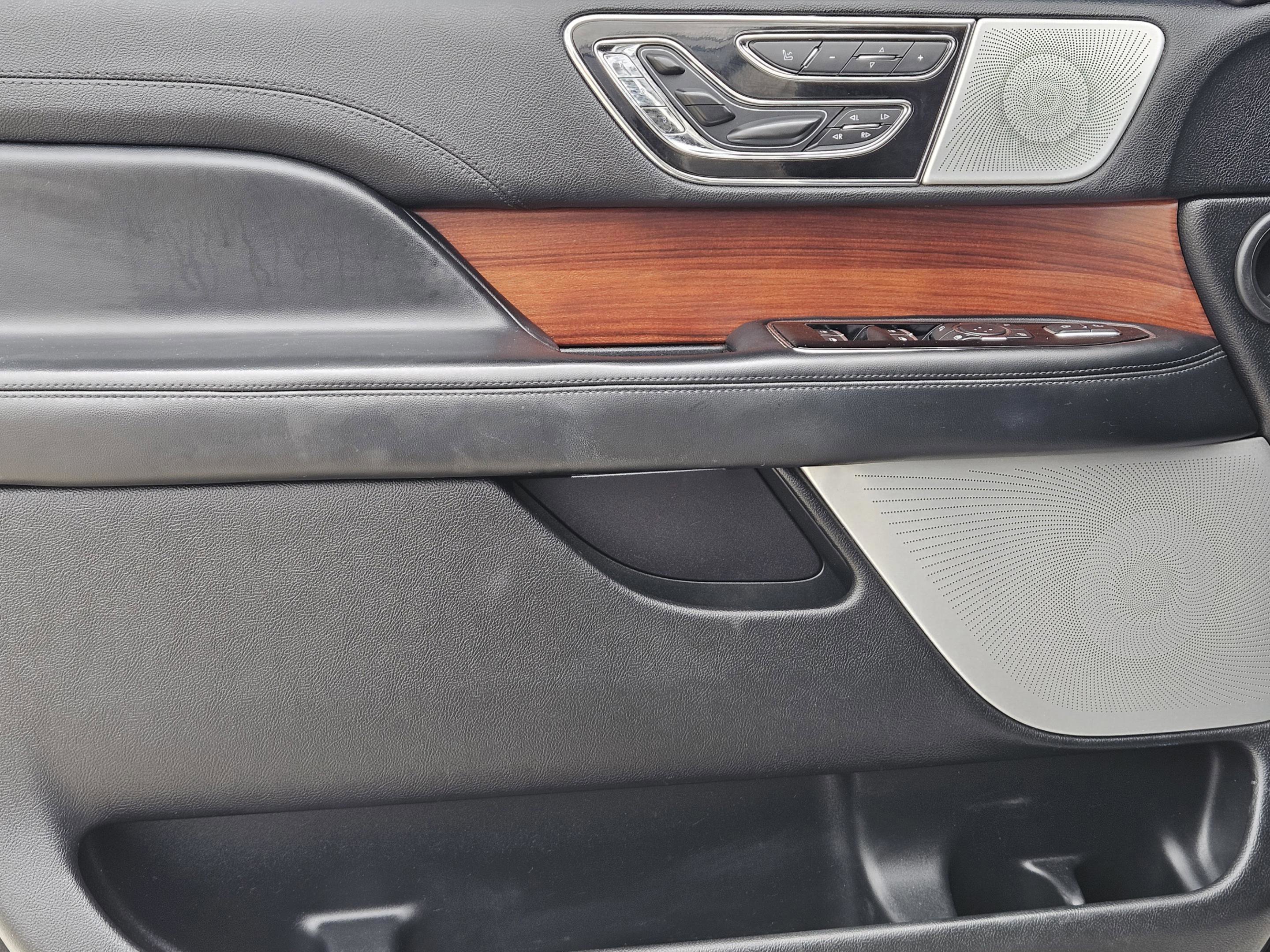 Used 2019 Lincoln Navigator Reserve AWD/4WD image 23