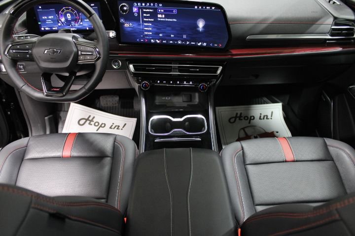 Used 2024 Chevrolet Traverse RS w/ LPO, Floor Liner Package image 2