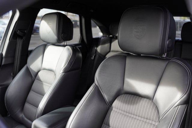 Used 2023 Porsche Macan Turbo image 5
